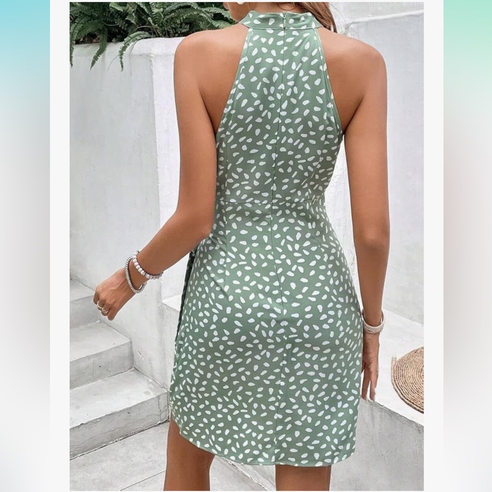 Green Dress with White Accents - Picture 3 of 4